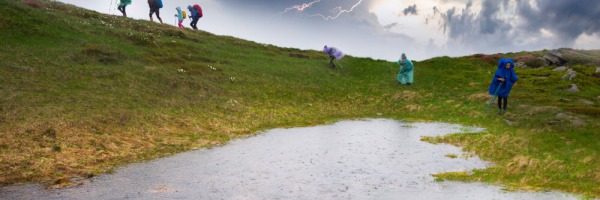 Jak zachować się w czasie burzy w górach i nad jeziorem?